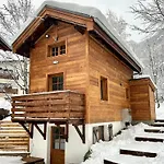 Gorgeous Mini-chalet בית נופש